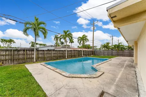 9210 SW 43rd Ter, Miami, FL 33165