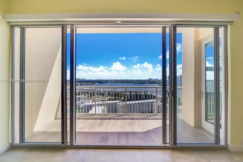 18031 Biscayne Blvd #PH01, Aventura, FL 33160