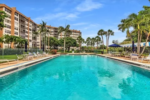 1200 Saint Charles Pl #402, Pembroke Pines, FL 33026