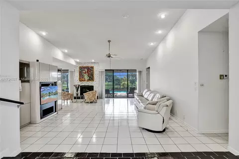 8218 NW 85th Ave, Tamarac, FL 33321