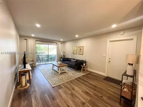 7949 SW 104th St #214D, Miami, FL 33156