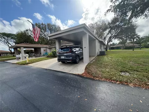 6831 Moonlit Dr, Delray Beach, FL 33446