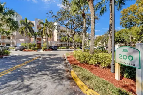 2541 N Nob Hill Rd #202, Sunrise, FL 33322