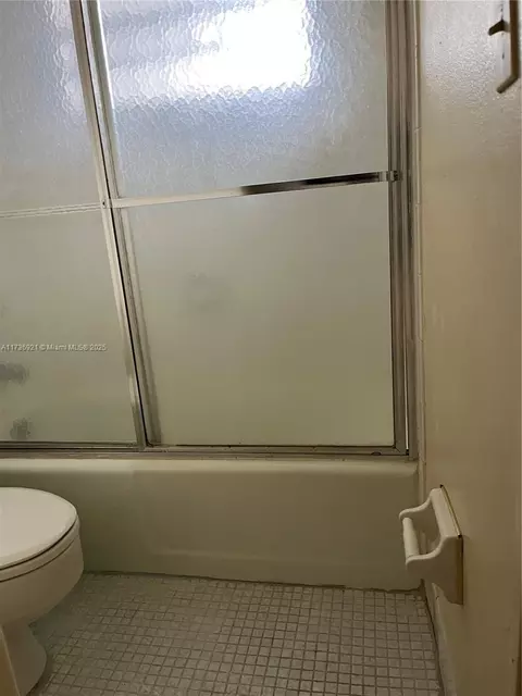 Bath - Undisclosed, Hialeah, FL 33012 photo 2 of 3