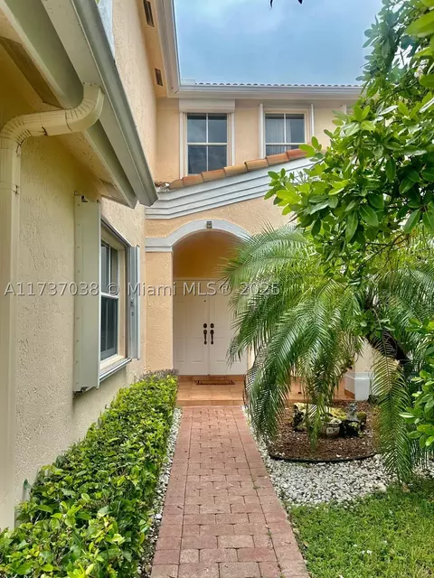 4613 NW 94th Pl, Doral, FL 33178