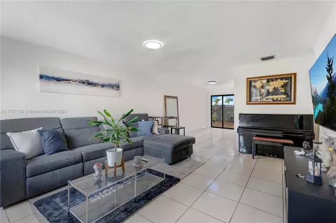 6605 Dockside Cir, Greenacres, FL 33463