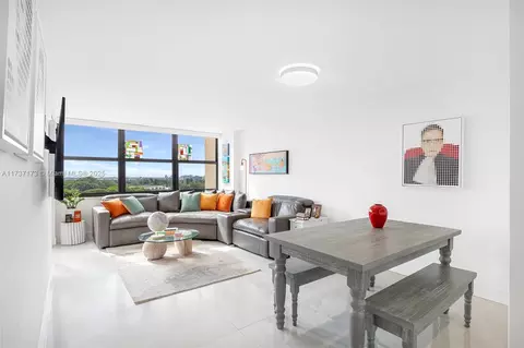 2555 Collins Ave #1106, Miami Beach, FL 33140
