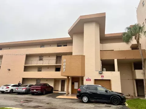 8887 Fontainebleau Blvd #306, Miami, FL 33172