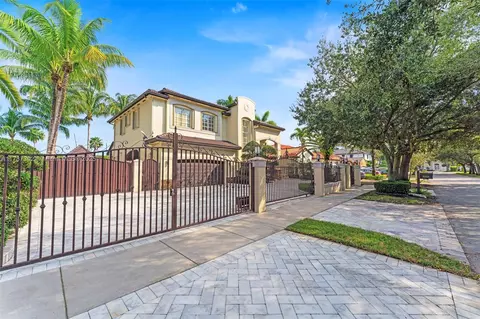 16801 NW 77th Pl, Miami Lakes, FL 33016
