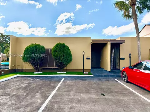 16011 Kingsmoor Way #16011, Miami Lakes, FL 33014