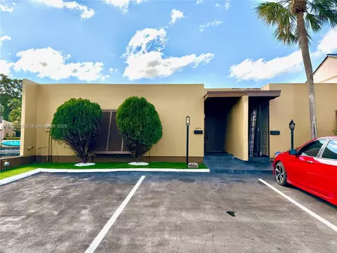 16011 Kingsmoor Way #16011, Miami Lakes, FL 33014