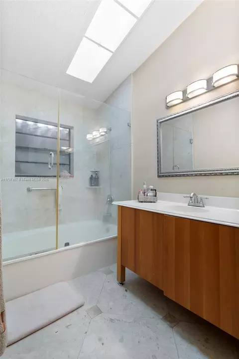Undisclosed, Hialeah, FL 33015 photo 26