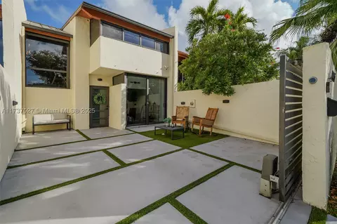 10445 SW 80th St, Miami, FL 33173