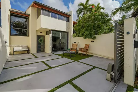10445 SW 80th St, Miami, FL 33173