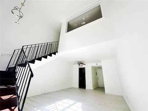 10901 N Kendall Dr #211, Miami, FL 33176