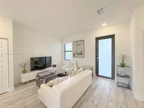 7925 NW 104th Ave #23, Doral, FL 33178