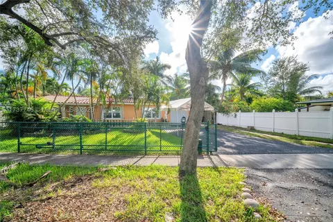 1915 N 28th Ave, Hollywood, FL 33020