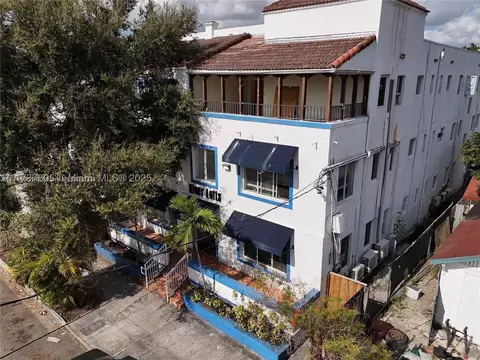1021 NW 3rd St #301, Miami, FL 33128