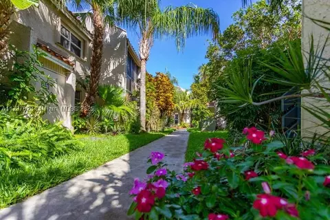 5350 NE 6th Ave #D11, Oakland Park, FL 33334