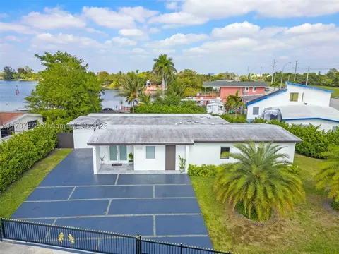10705 SW 52nd Ter, Miami, FL 33165