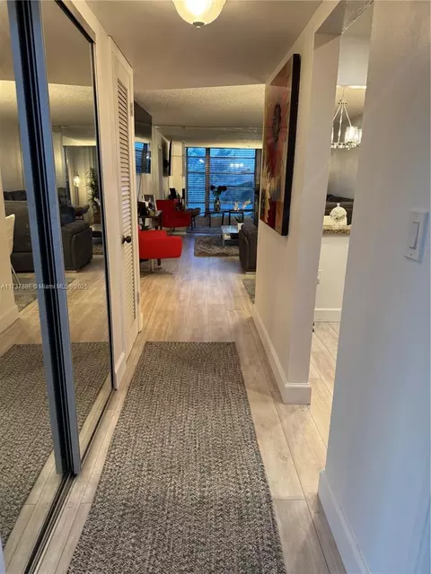 8101 N Sunrise Lakes Dr #309, Sunrise, FL 33322