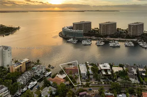 1740 S Bayshore Ln, Miami, FL 33133