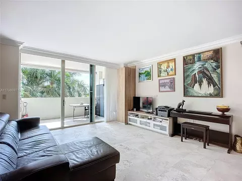 3400 SW 27th Ave #302, Miami, FL 33133