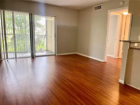 410 S Park Rd #1-308, Hollywood, FL 33021