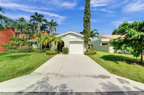 20851 Via Valencia Dr, Boca Raton, FL 33433