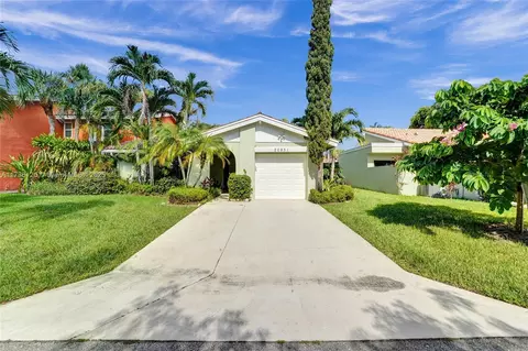 20851 Via Valencia Dr, Boca Raton, FL 33433