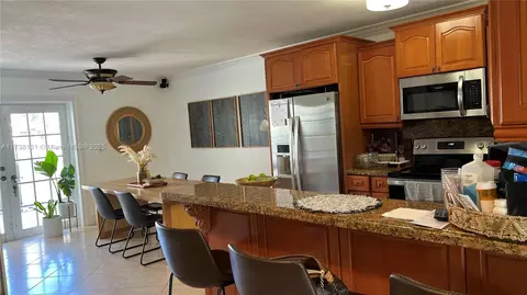 10050 NW 4th Ln, Miami, FL 33172