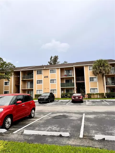 400 W Palm Cir W #204, Pembroke Pines, FL 33025