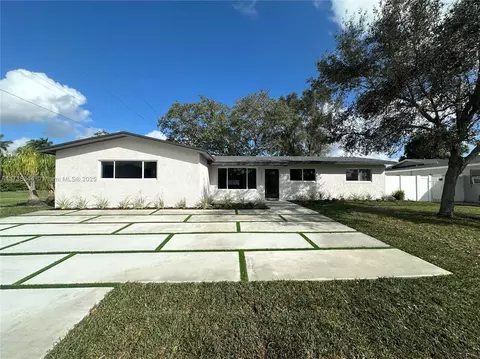 2321 NW 114th Ter, Pembroke Pines, FL 33026