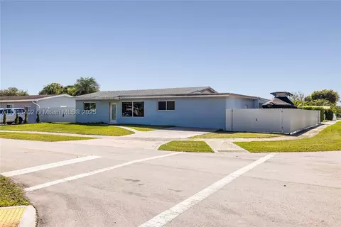 19820 Kingston Dr, Cutler Bay, FL 33157