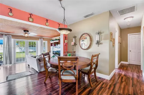 735 W 69th Pl, Hialeah, FL 33014 photo 9
