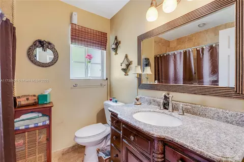 735 W 69th Pl, Hialeah, FL 33014 photo 14