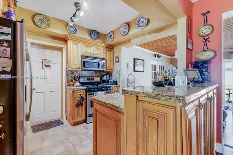 735 W 69th Pl, Hialeah, FL 33014 photo 8
