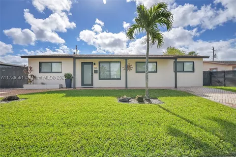 210 NW 40th St, Pompano Beach, FL 33064