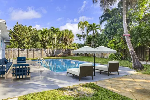 10801 Peachtree Dr, Miami, FL 33161