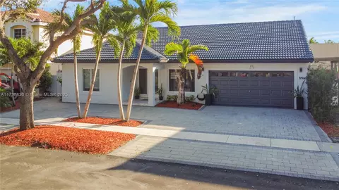 8914 NW 187th St, Hialeah, FL 33018