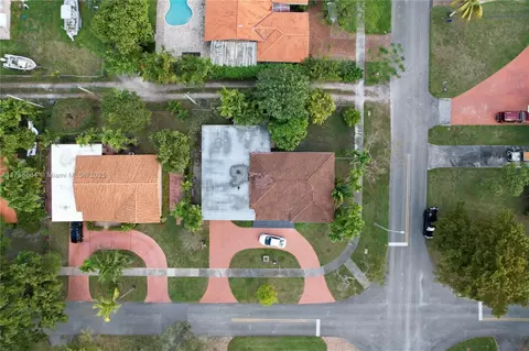 View/Area - 901 Apache St, Miami Springs, FL 33166 photo 2 of 3