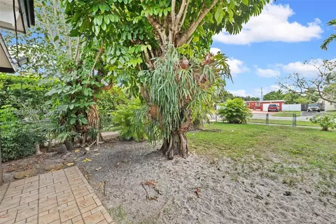 Exterior - 901 Apache St, Miami Springs, FL 33166 photo 3 of 5