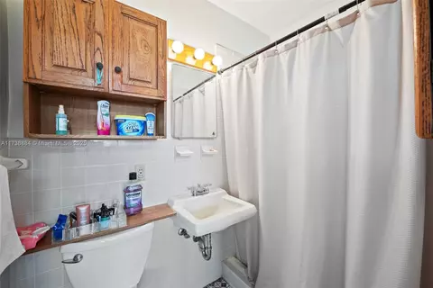 Bath - 901 Apache St, Miami Springs, FL 33166 photo 5 of 5