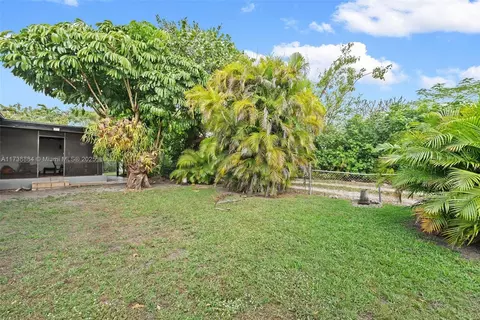 Exterior - 901 Apache St, Miami Springs, FL 33166 photo 4 of 5