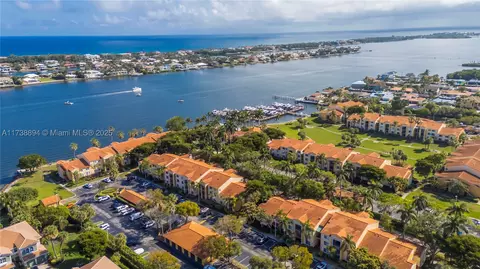 160 Yacht Club Way #110, Hypoluxo, FL 33462