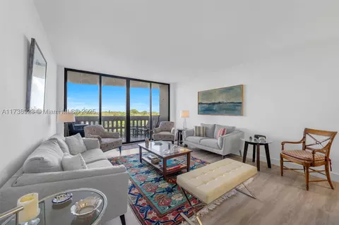 90 Edgewater Dr #704, Coral Gables, FL 33133