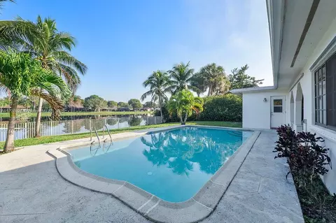 10561 NW 22nd St, Pembroke Pines, FL 33026