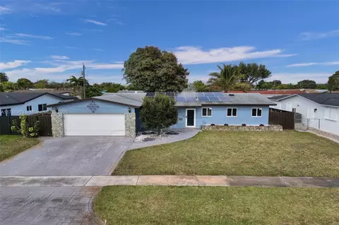 7711 NW 5th St, Pembroke Pines, FL 33024