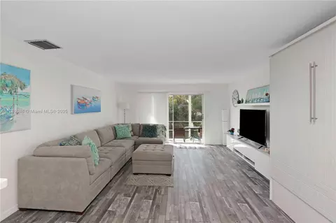 700 Layne Blvd #209, Hallandale Beach, FL 33009