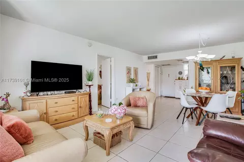 2855 Leonard Dr #H111, Aventura, FL 33160